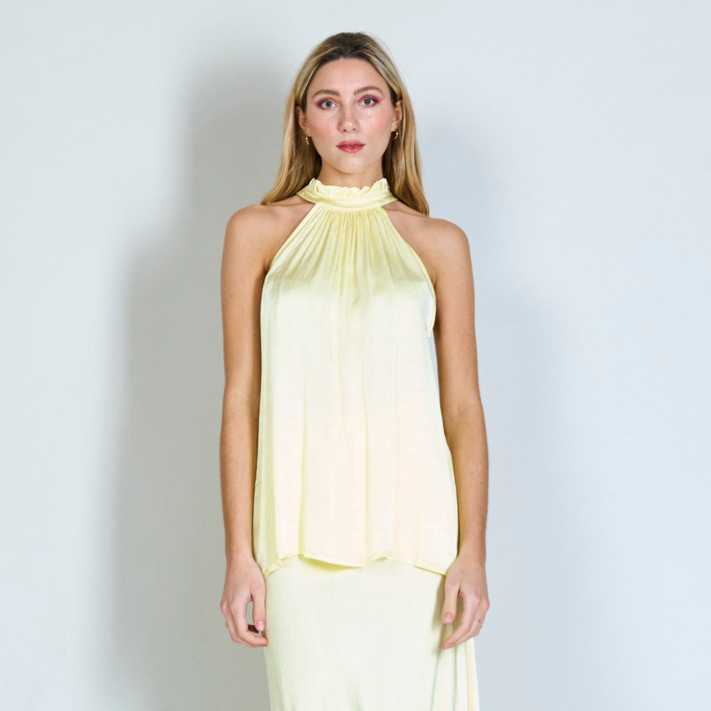 Ronda | Round neck with ruffles satin top