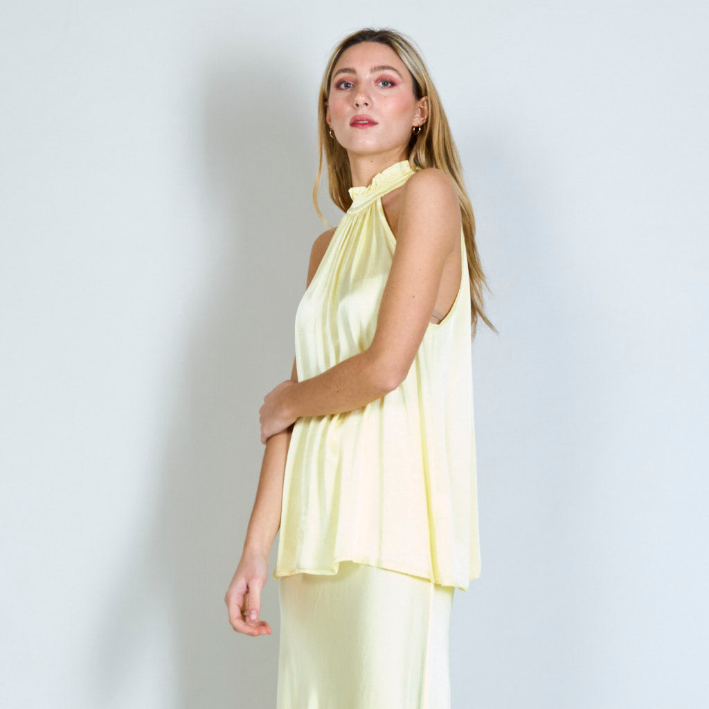 Ronda | Round neck with ruffles satin top