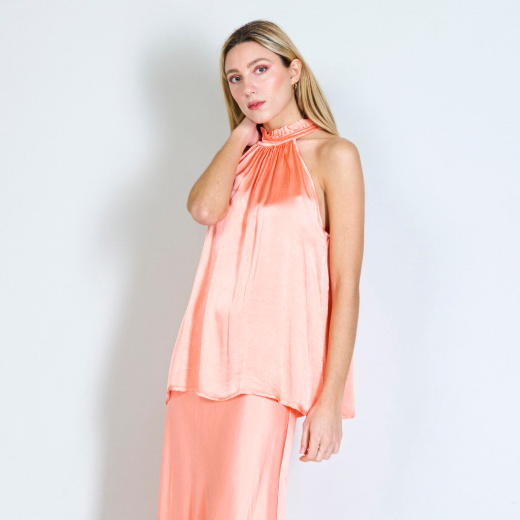 Ronda | Round neck with ruffles satin top