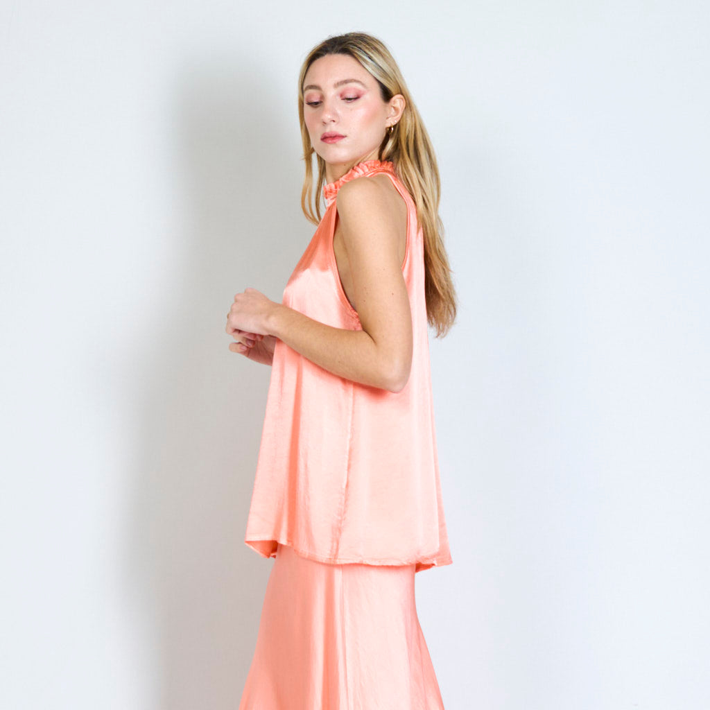 Ronda | Round neck with ruffles satin top
