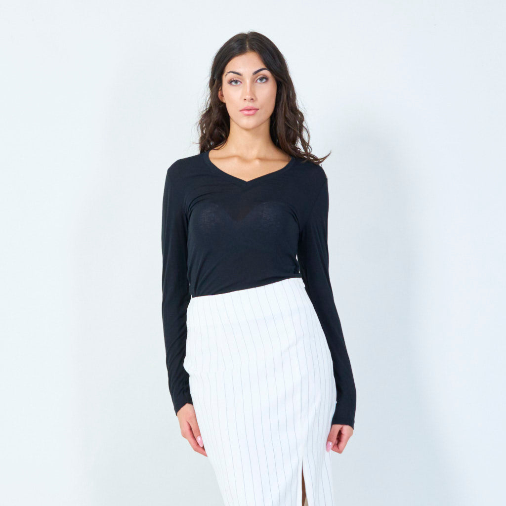 Gia | Basic V-neck Long-sleeve Top