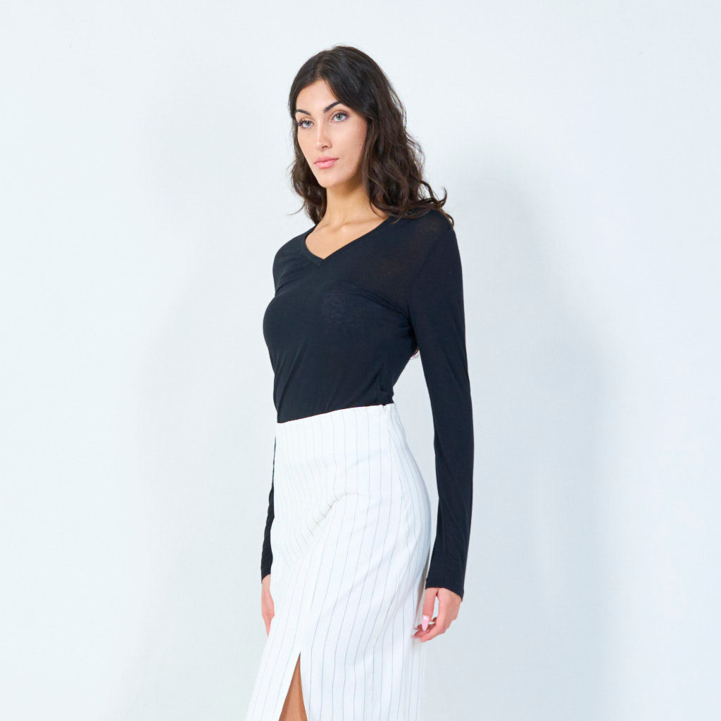Gia | Basic V-neck Long-sleeve Top