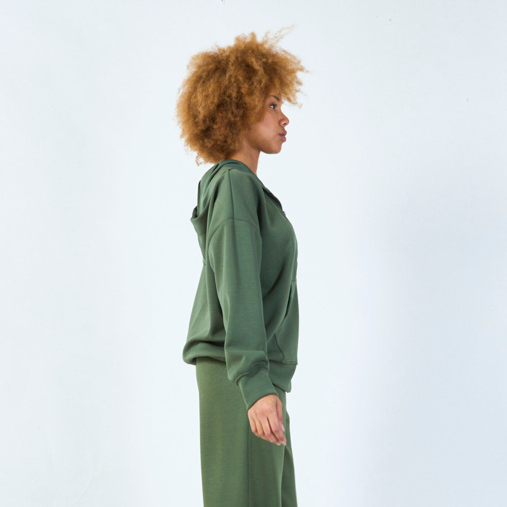 woman-green-sweat-comfyset3