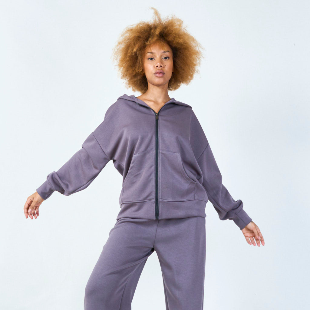 woman-grey-sweat-comfyset4