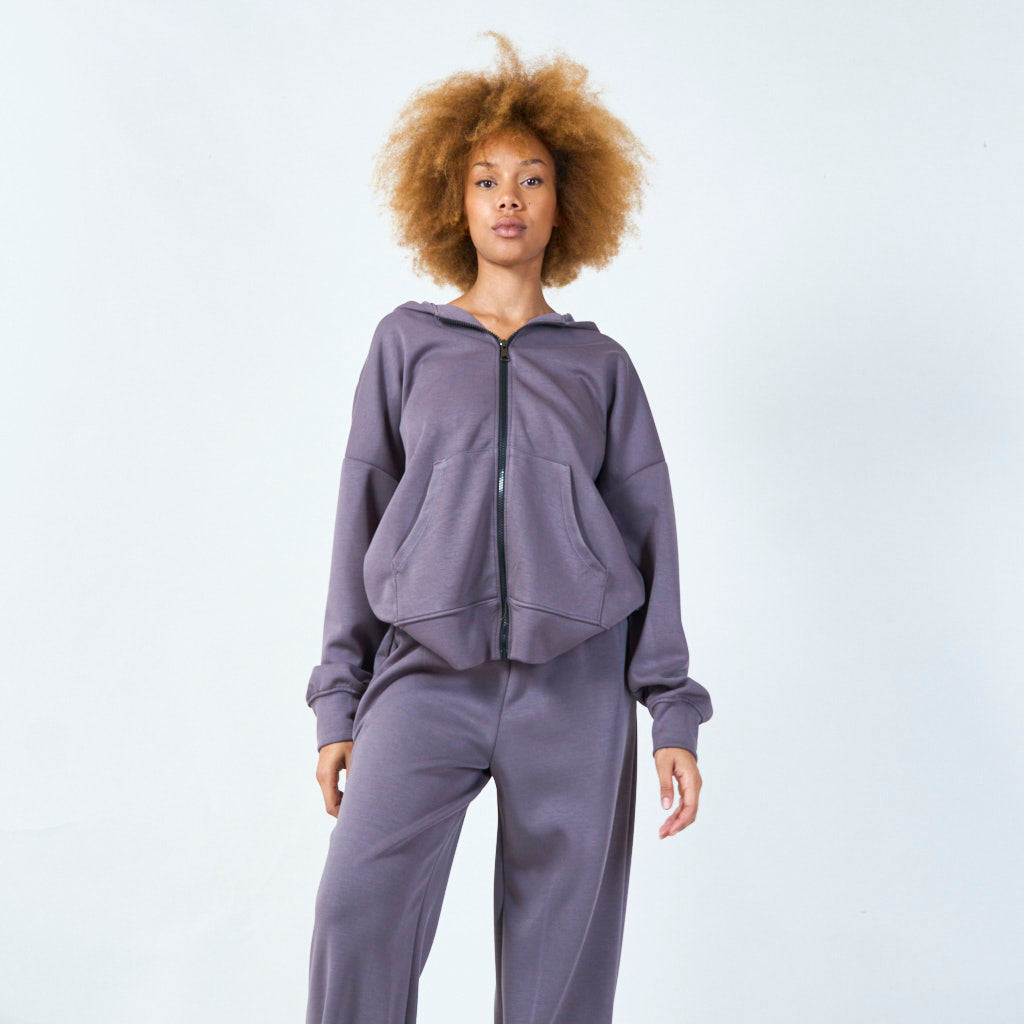 woman-grey-sweat-comfyset5
