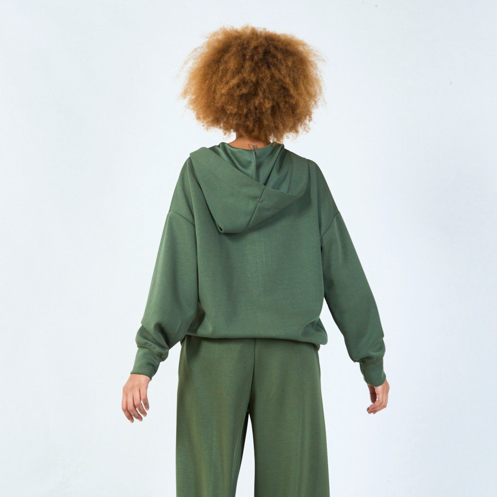 woman-green-sweat-comfyset6