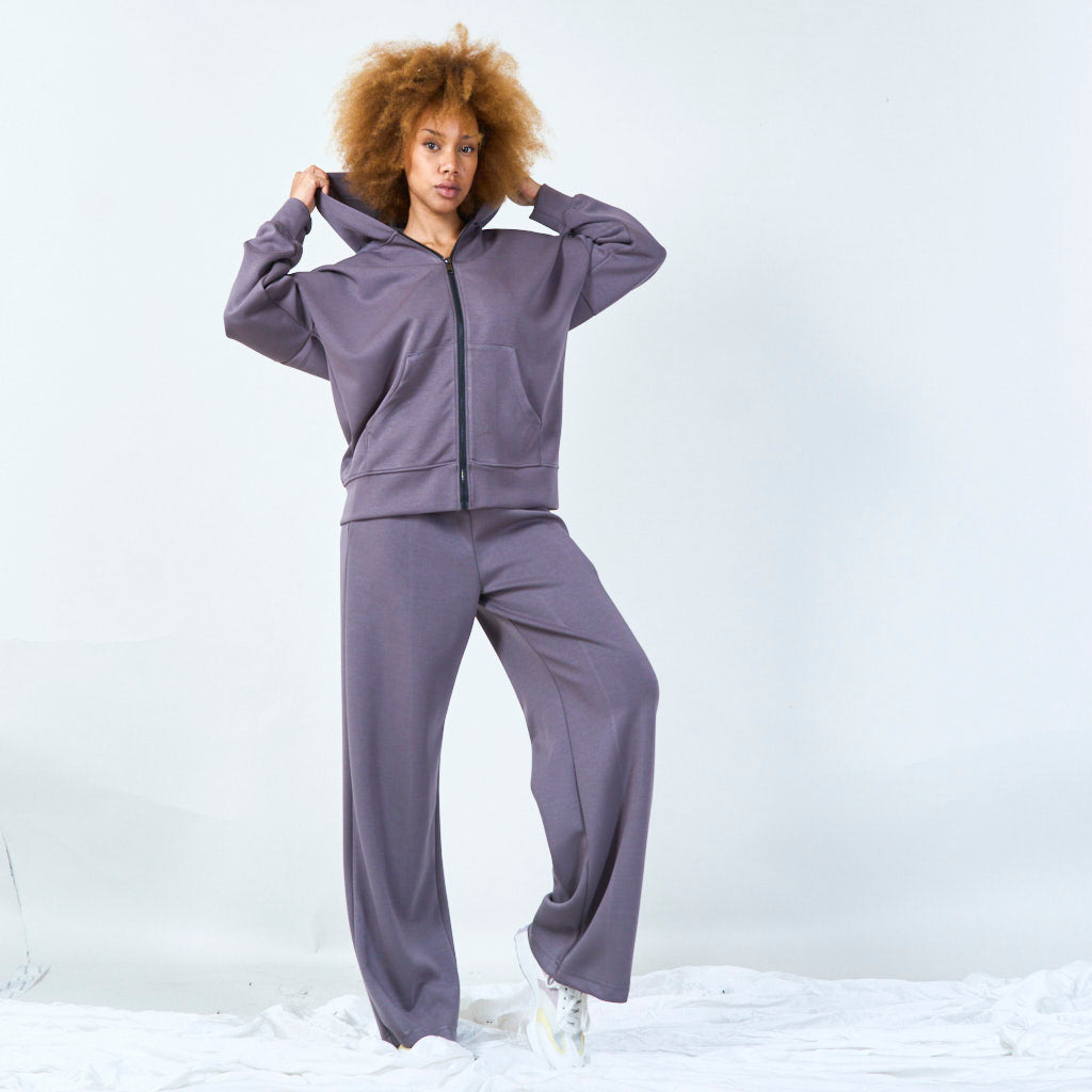 woman-grey-sweat-comfyset8